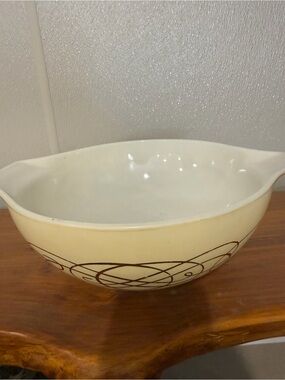 Pyrex Vintage 1950s 444 Golden Scroll 4 Quart Serving Bowl